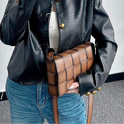 [스페셜오더]BOTTEGA VENETA-708768 보테가 베네타 투톤 브라운 미디엄 카세트 백 23CM