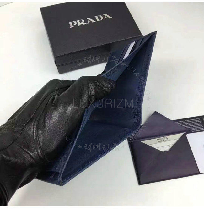 prada2-1125-004.jpg