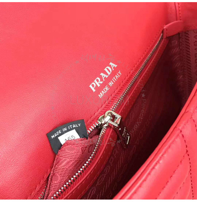 prada3-1228-0010.jpg