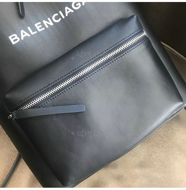 balenciaga3-0125-003.jpg