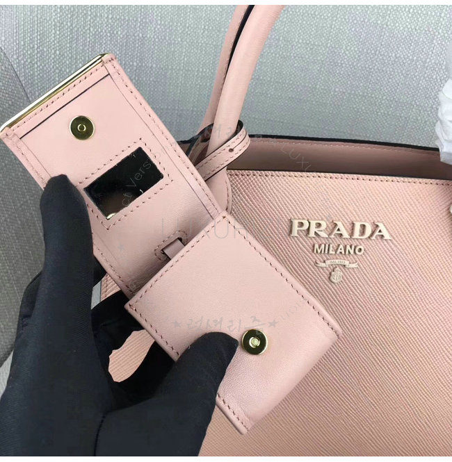 prada3-0129-008.jpg