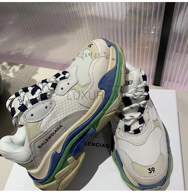 balenciaga2-1128-004.jpg