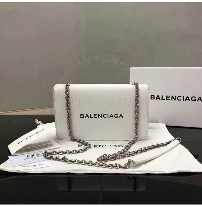 balenciaga-0322-001.jpg