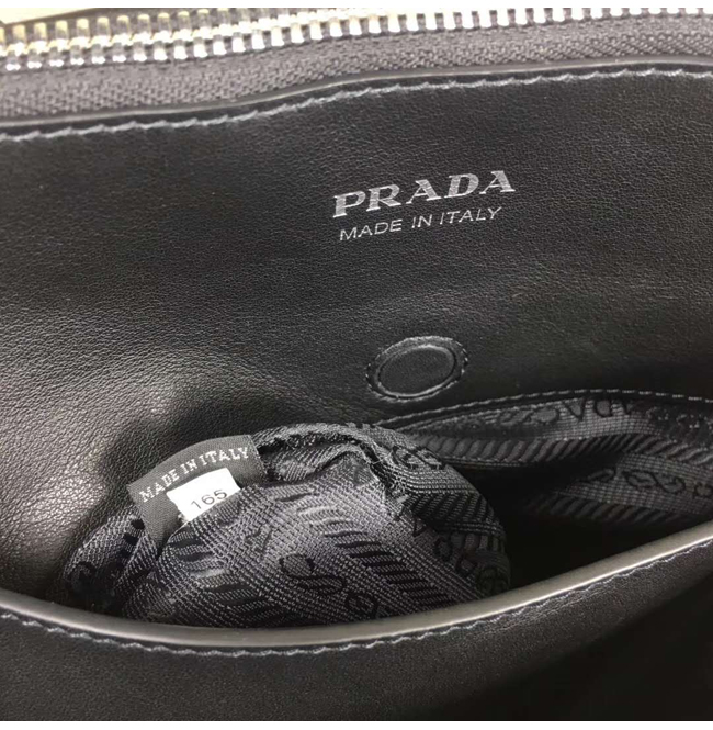 prada1-0407-0010.jpg