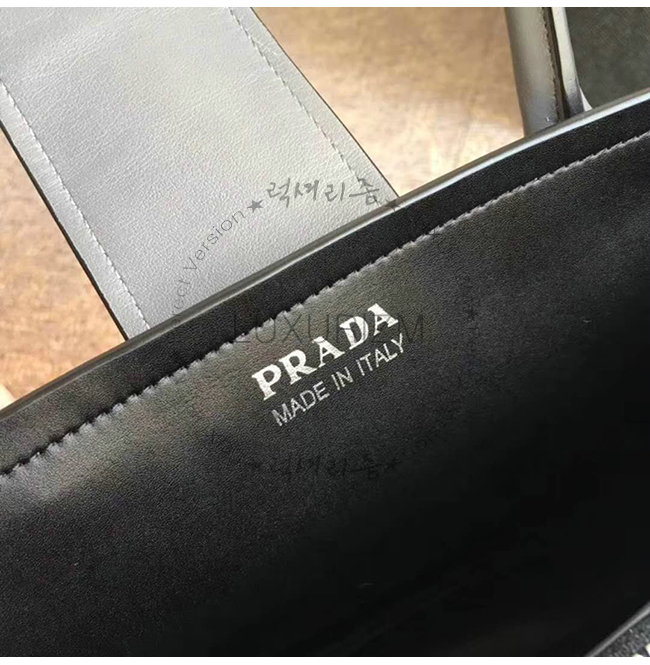 prada1-0602-009.jpg