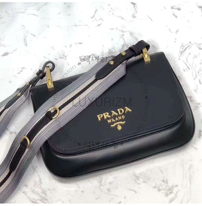 prada5-0619-006.jpg