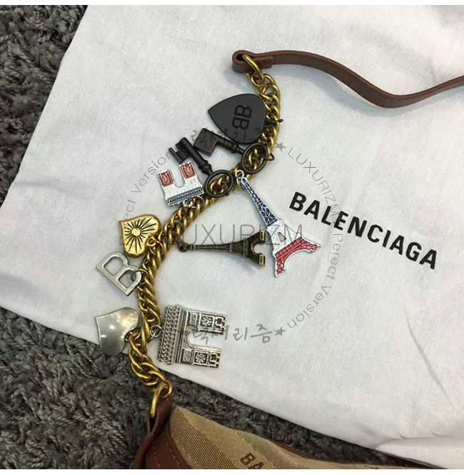 balenciaga1-0629-008.jpg